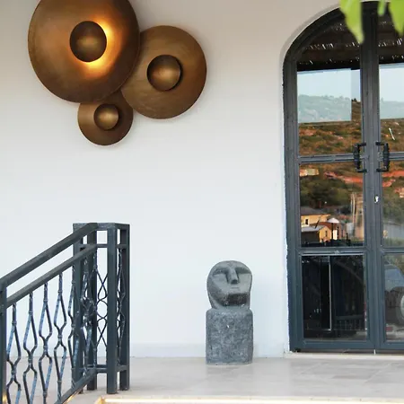 Maison Hotel 3*