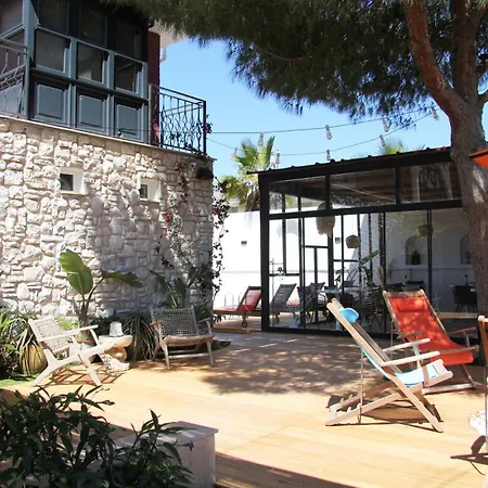 Maison Hotel
